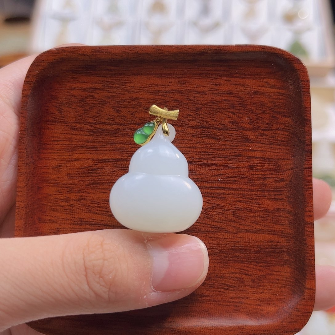 和田玉18K金镶嵌吊坠(不含链)