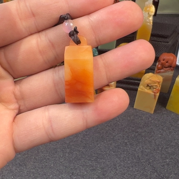 寿山石双彩芙蓉瓦钮