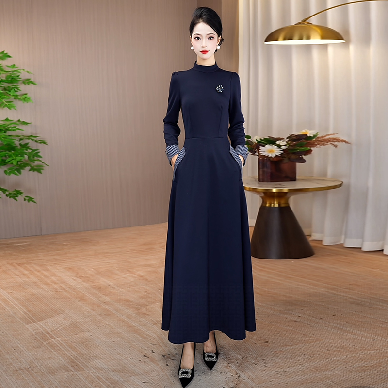 藏蓝色连衣裙2025新款显瘦气质大摆轻奢修身裙子优雅减龄长袖长裙