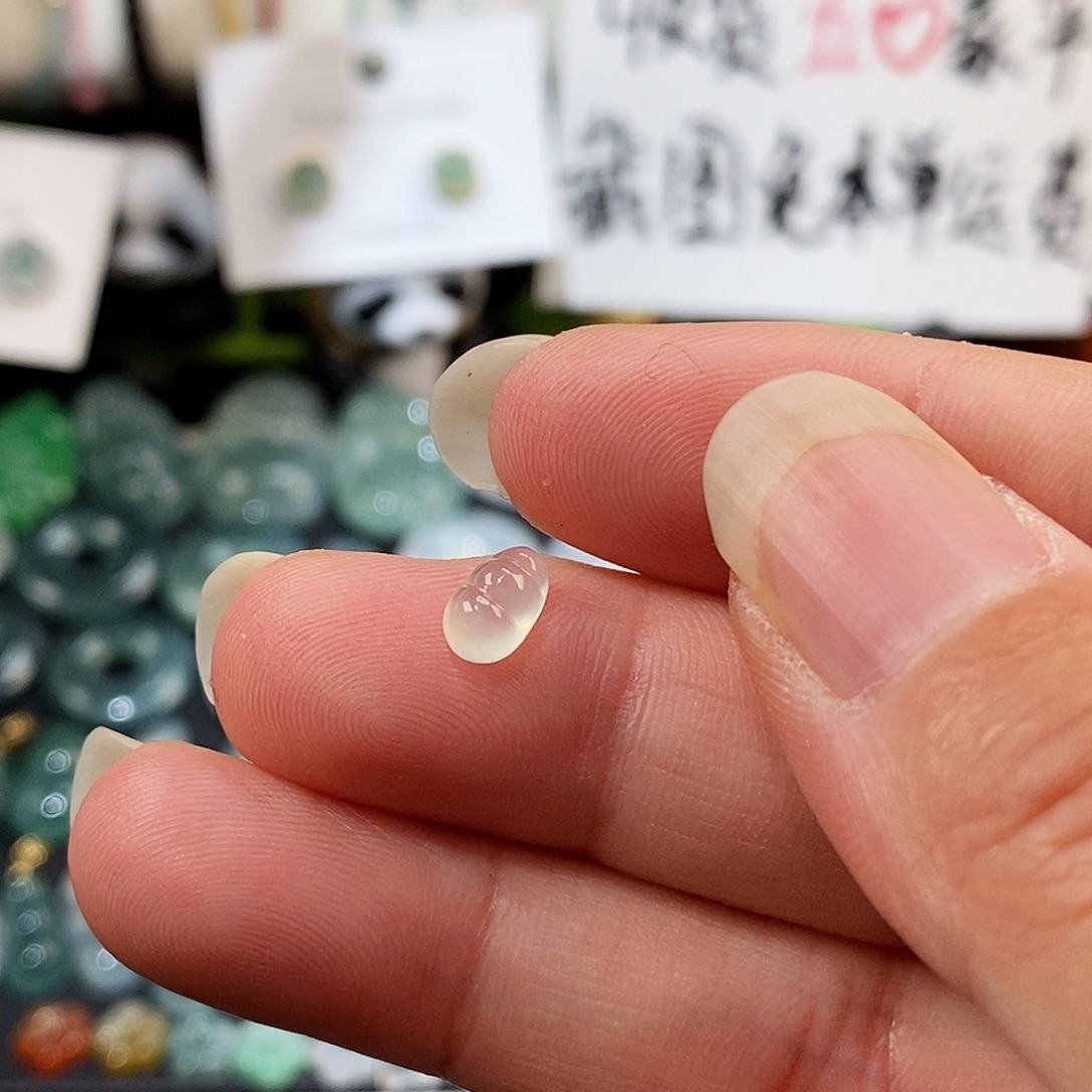 翡翠未镶嵌颈饰高冰小豆子