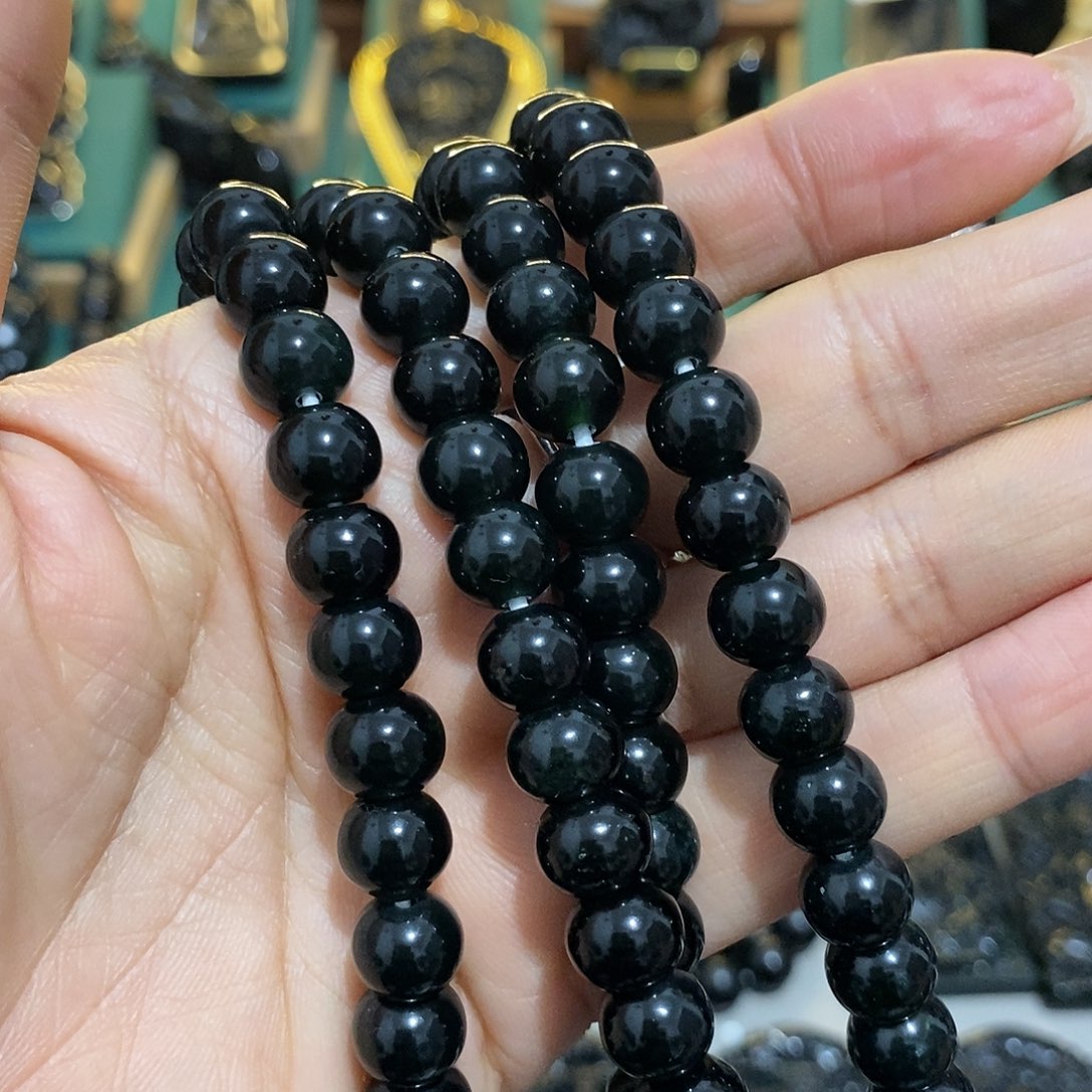 蛇纹石玉未镶嵌颈饰伦*