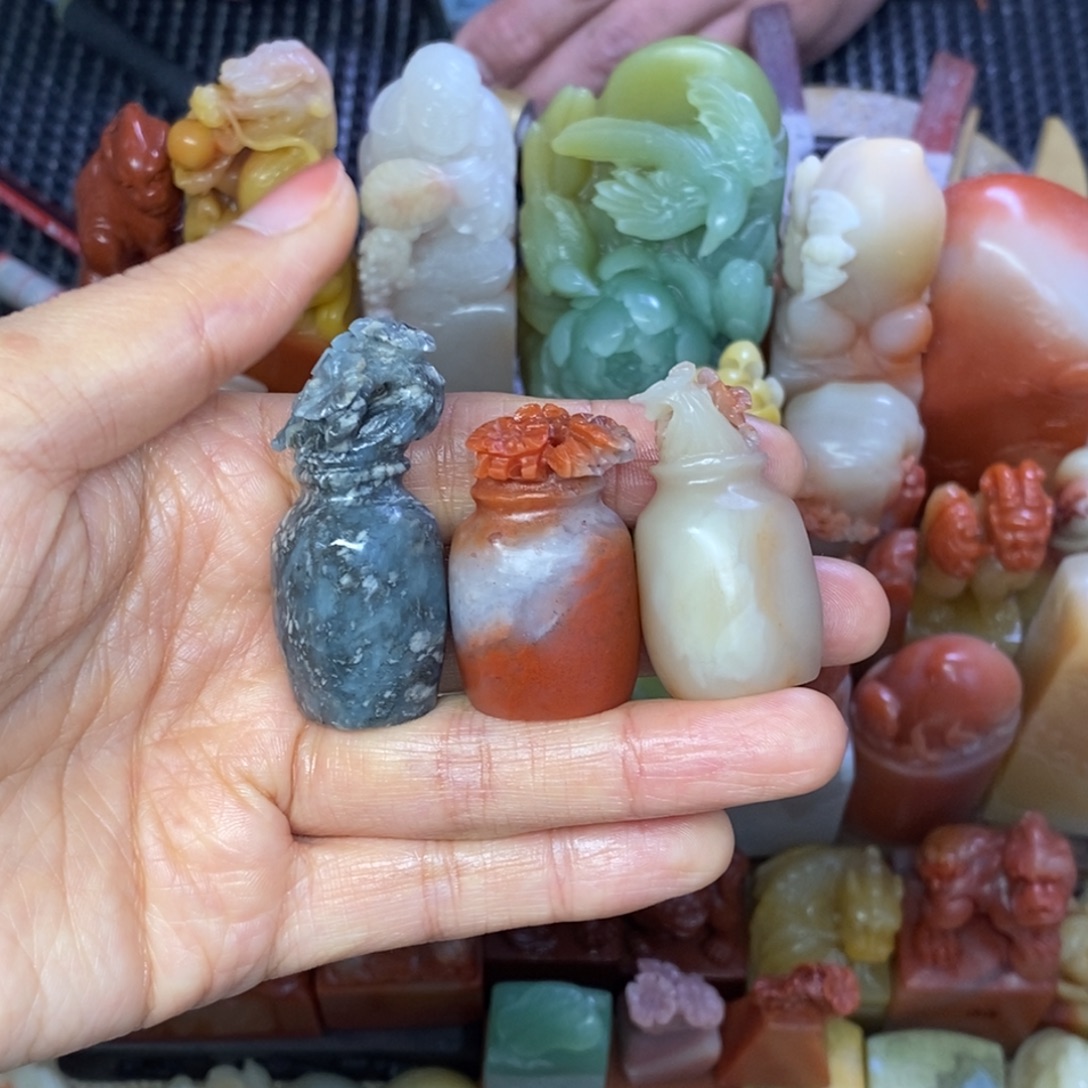 寿山石印石一套花瓶