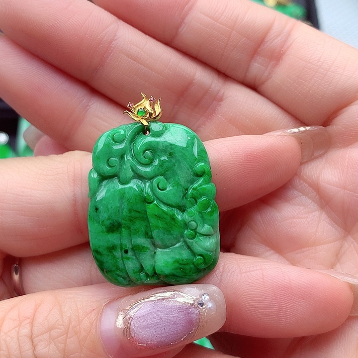 翡翠颈饰18K金镶嵌翡翠