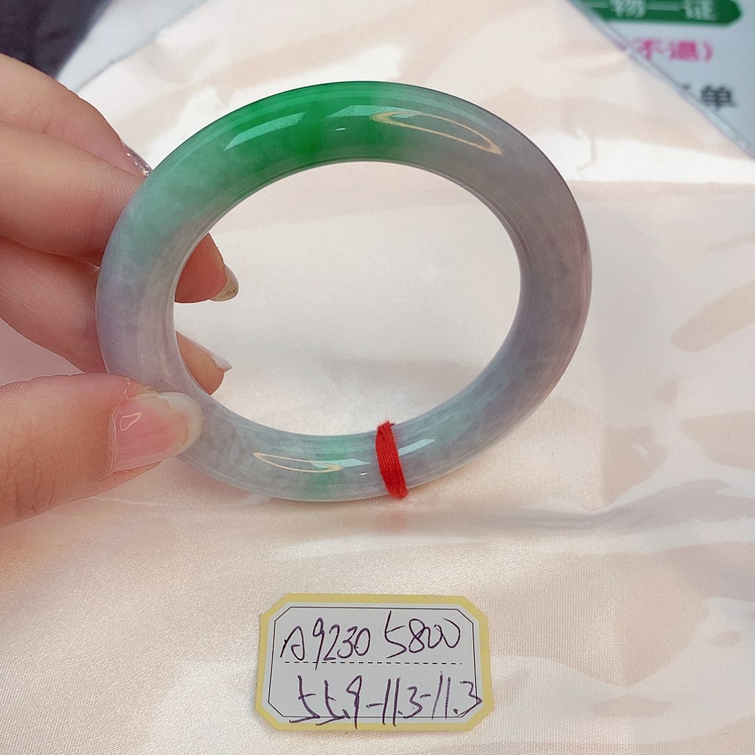 翡翠手镯未镶嵌缅甸翡翠