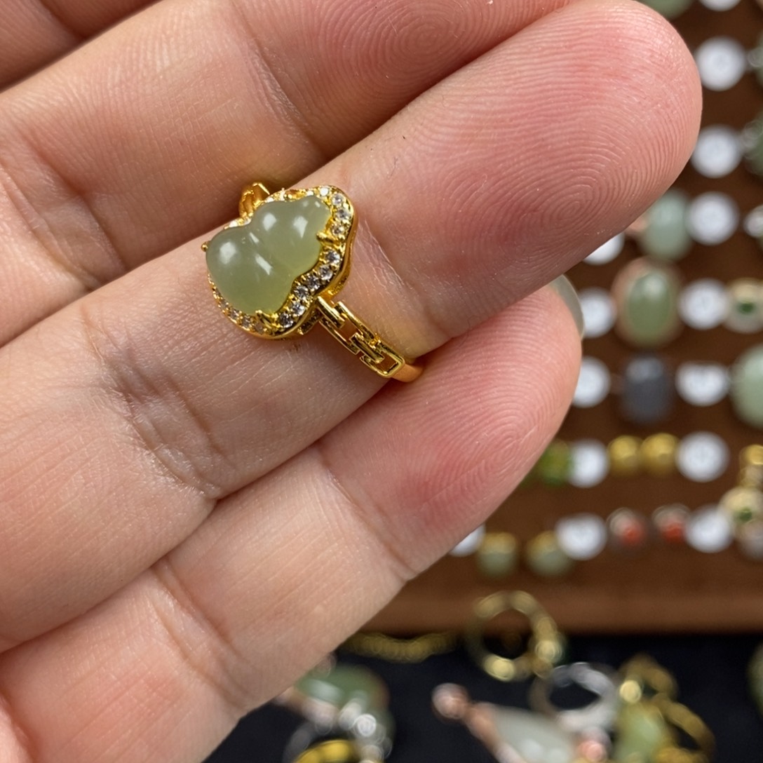 和田玉（青白玉）戒指合金