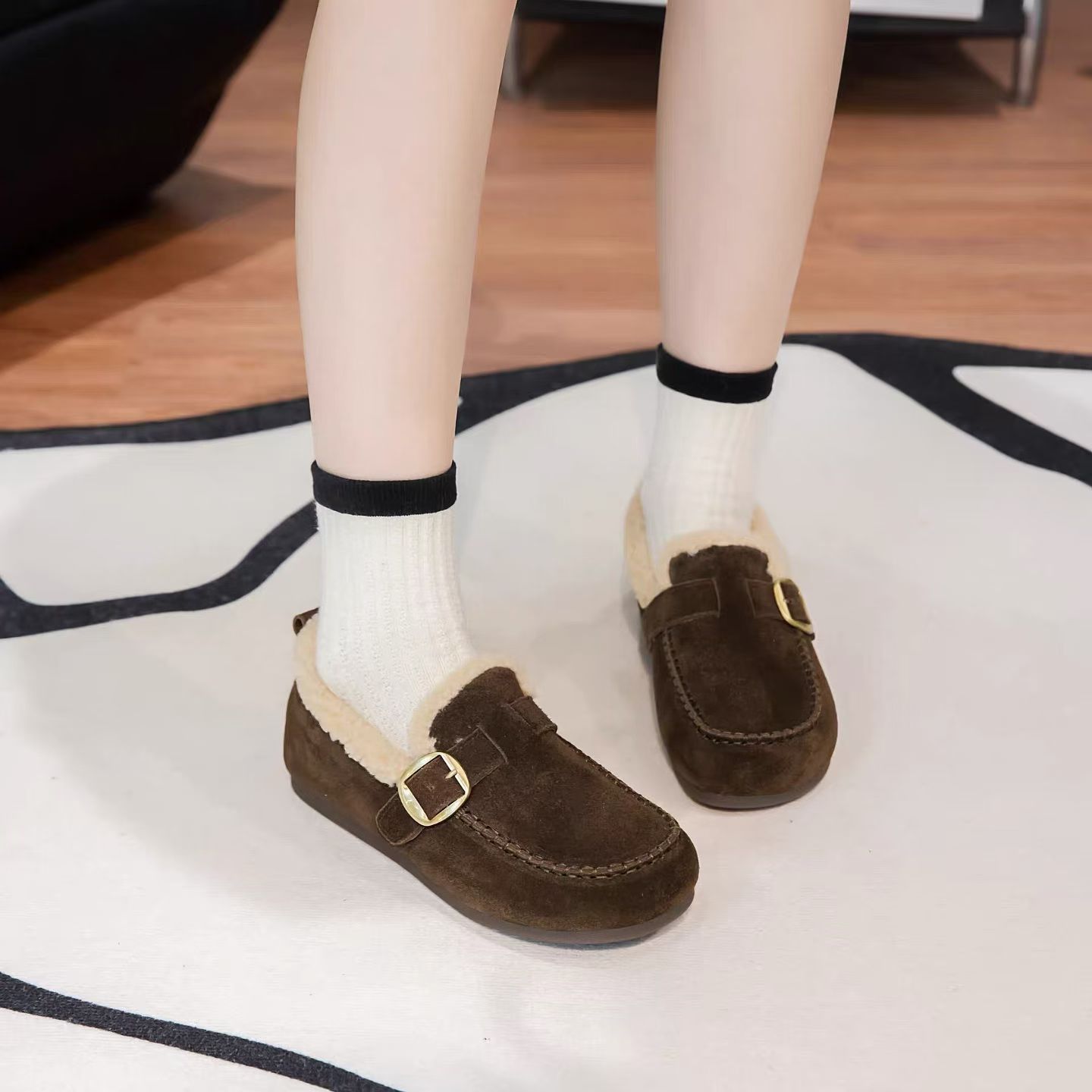 2025年女士冬季新款平跟百搭休闲毛毛鞋