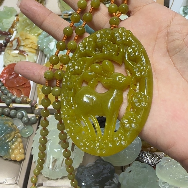 蛇纹石玉吊坠未镶嵌