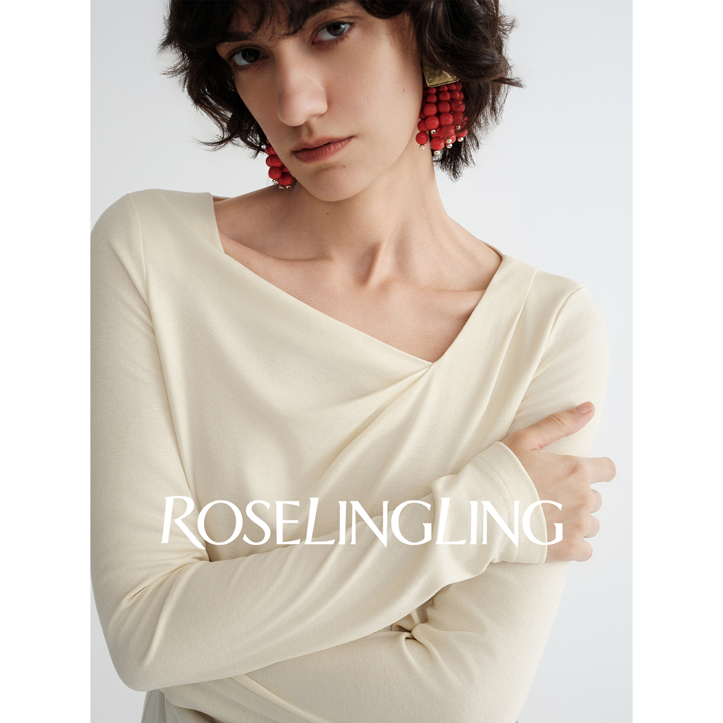 ROSELINGLING轻松感时髦雪花肌理醋酸混纺不对称斜肩长袖打底上衣