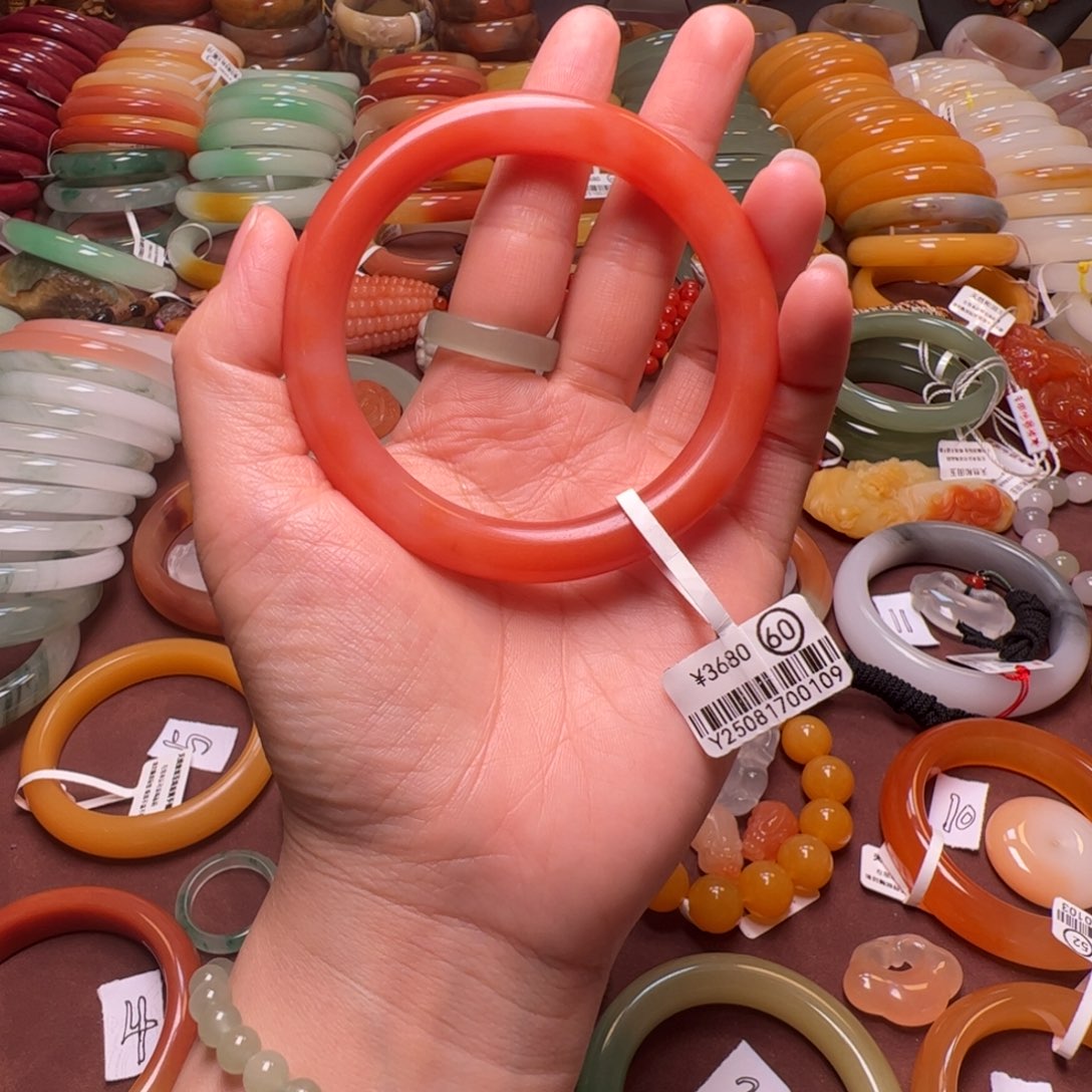 大***风石英岩玉未镶嵌手镯