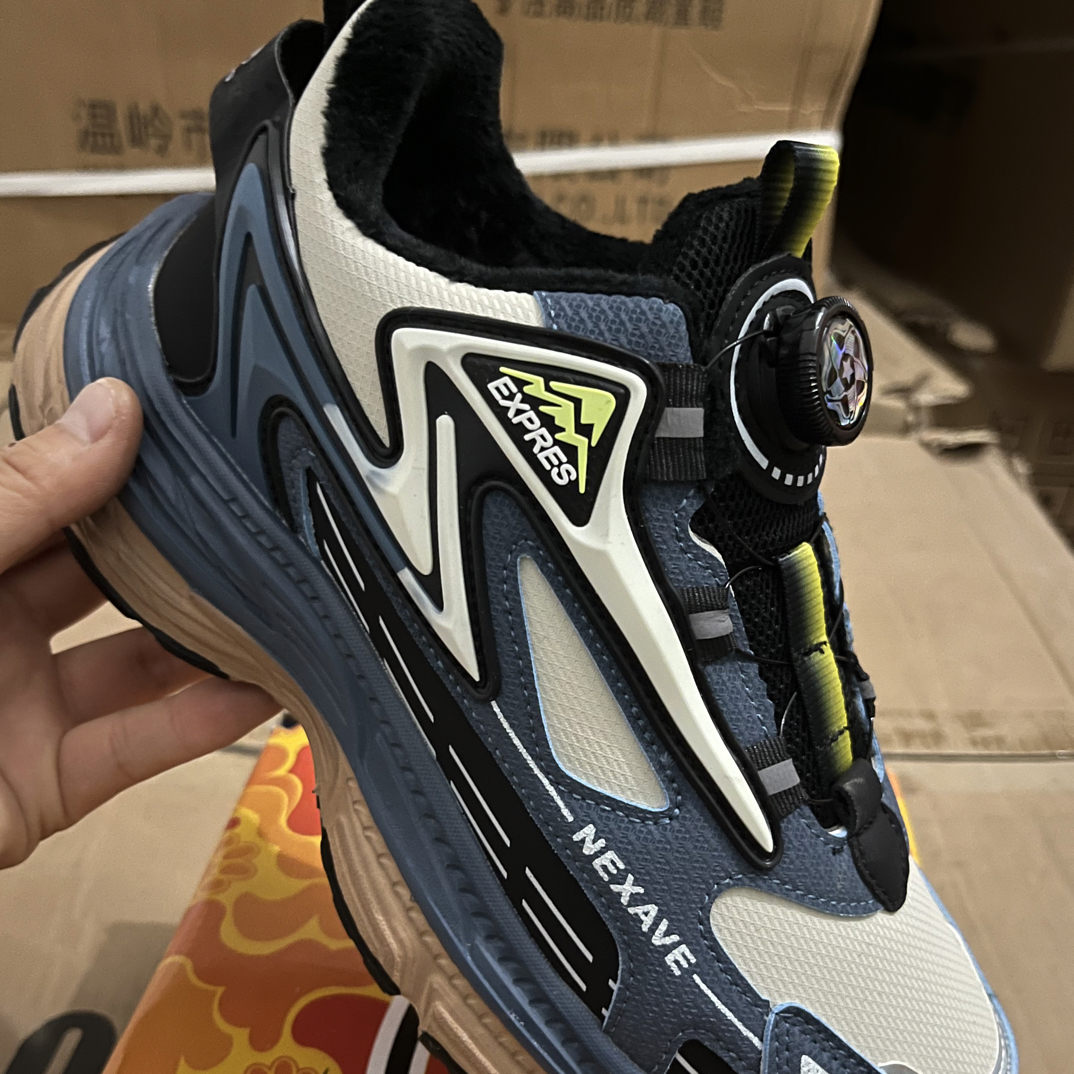 运动鞋男女防滑旋转纽扣时尚跑步男女秋冬款防水保暖