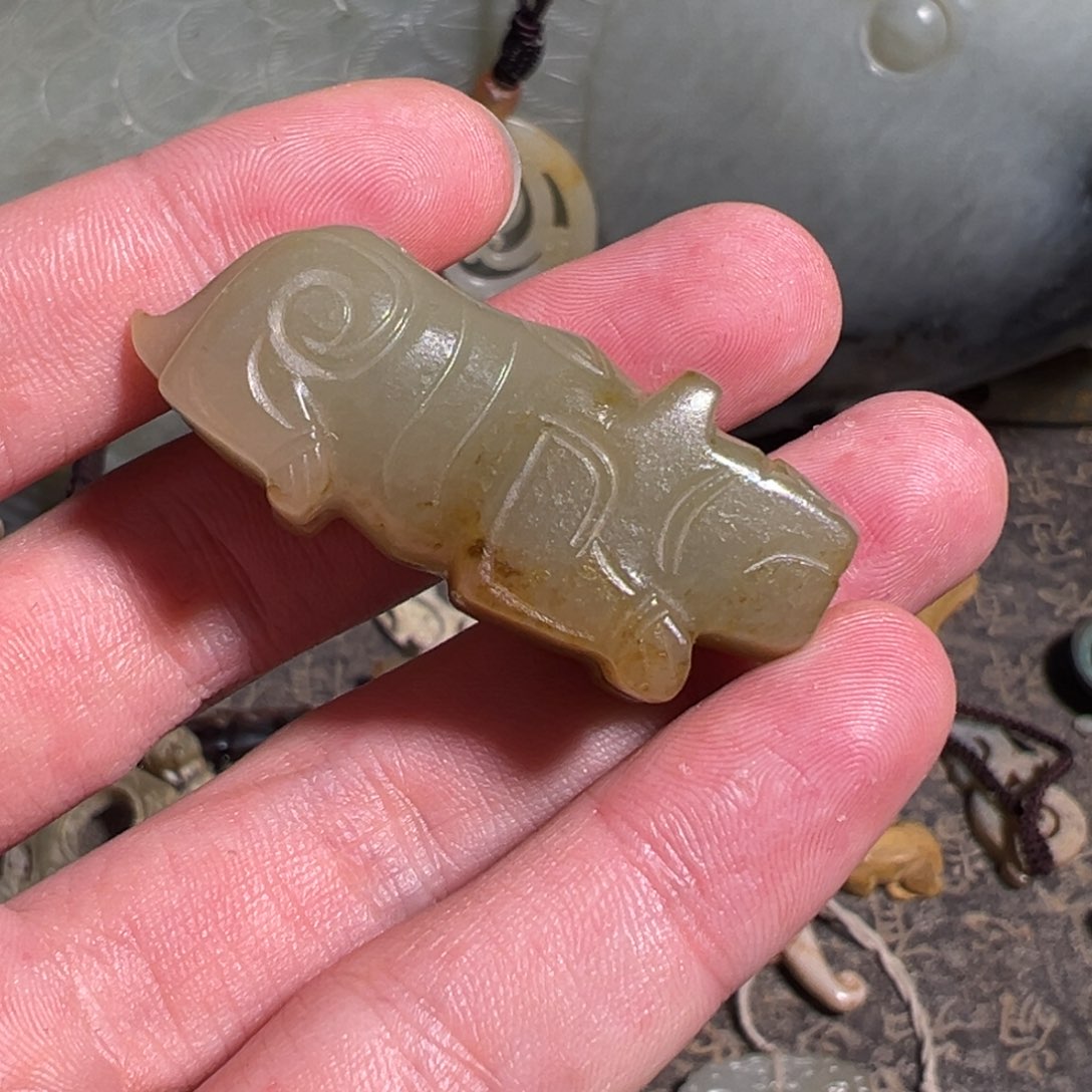 和田玉如图未镶嵌疯**月