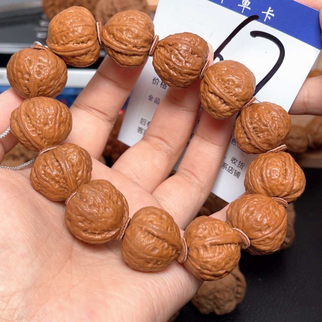 三***实桃核吊坠光头强手持21+尺寸y