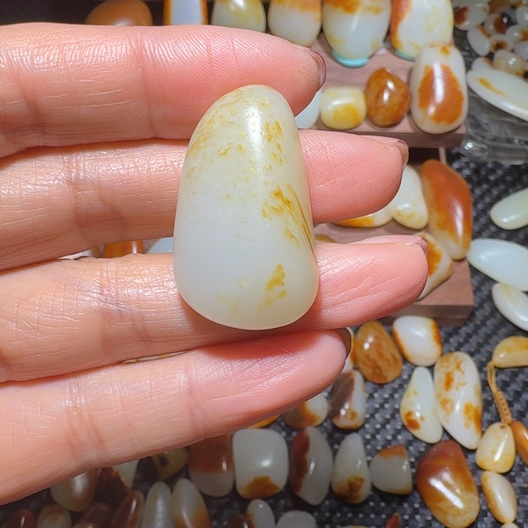 和田玉（糖玉）颈饰未镶嵌