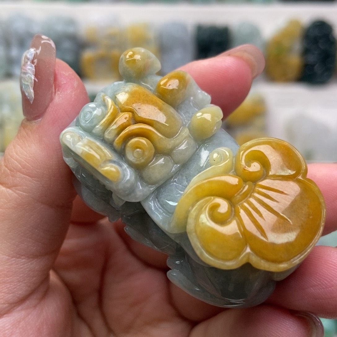 翡翠吊坠(赠链)未镶嵌