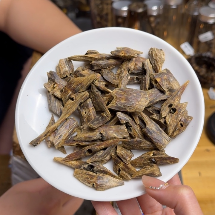沉香手把件白棋树心油块料50克➕多样性发货