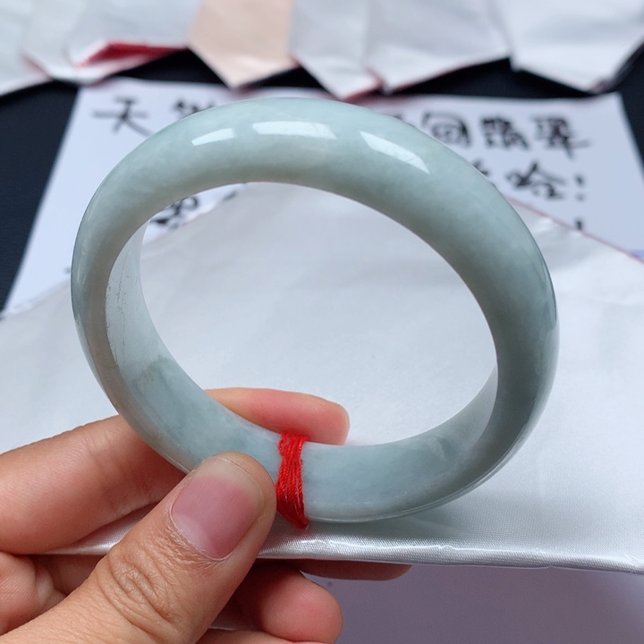 翡翠手镯未镶嵌翡翠手镯