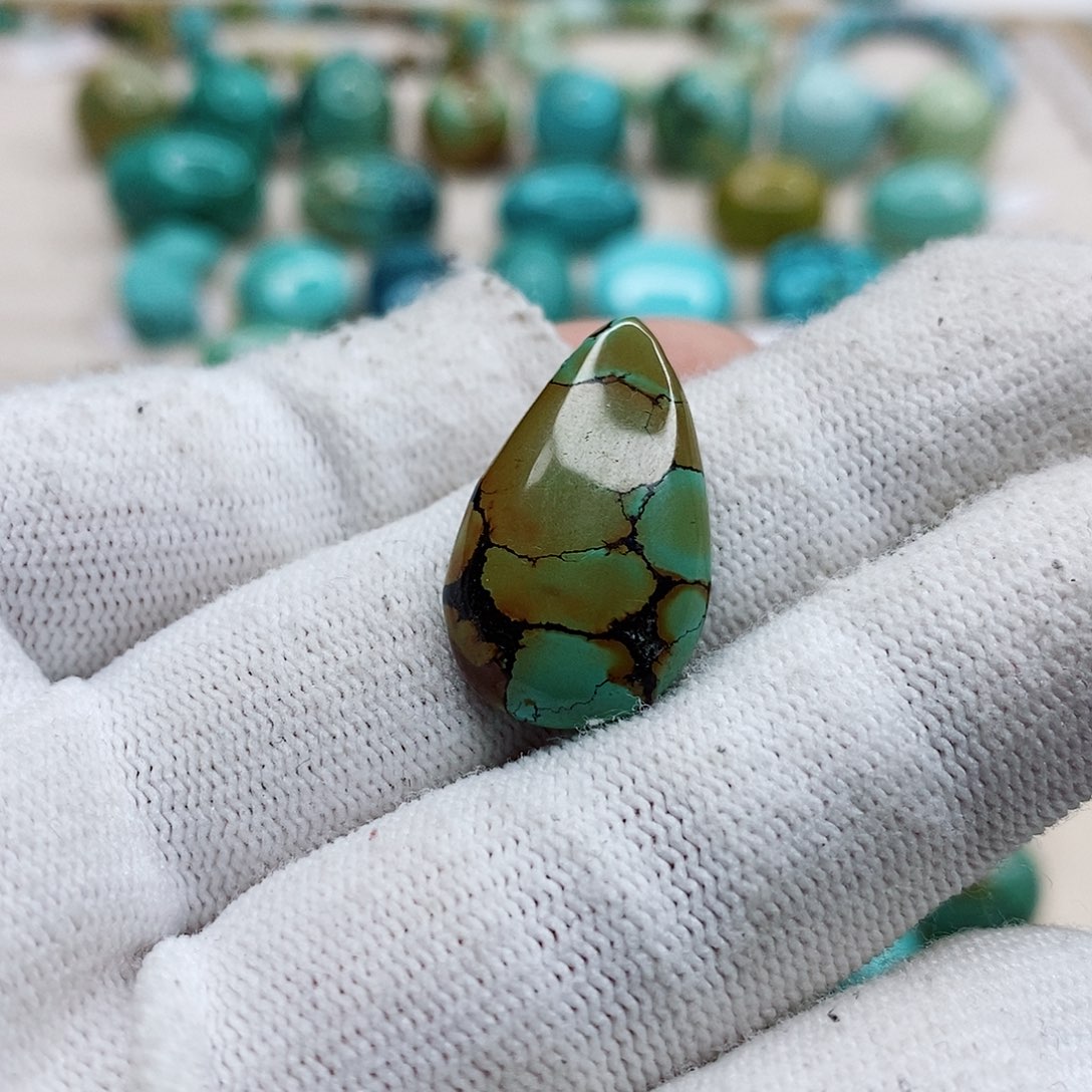 绿松石颈饰未镶嵌