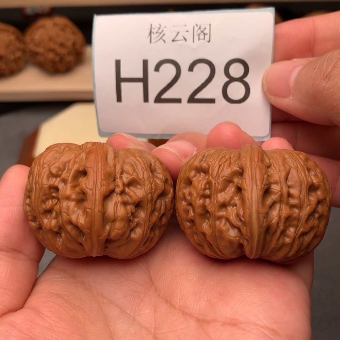 文玩核桃把件游****游42元宝