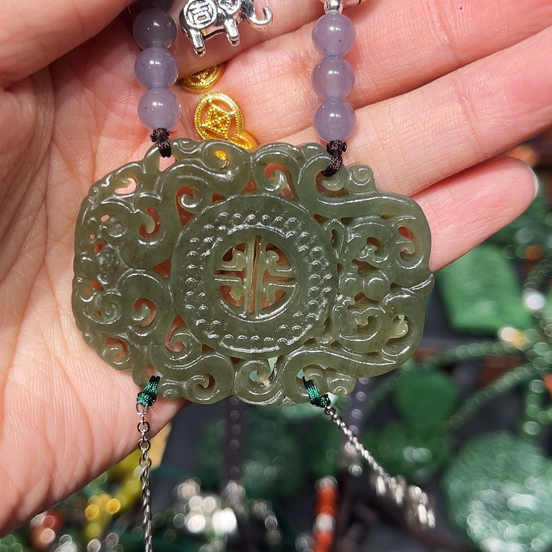 颈饰未镶嵌和田玉（糖玉）