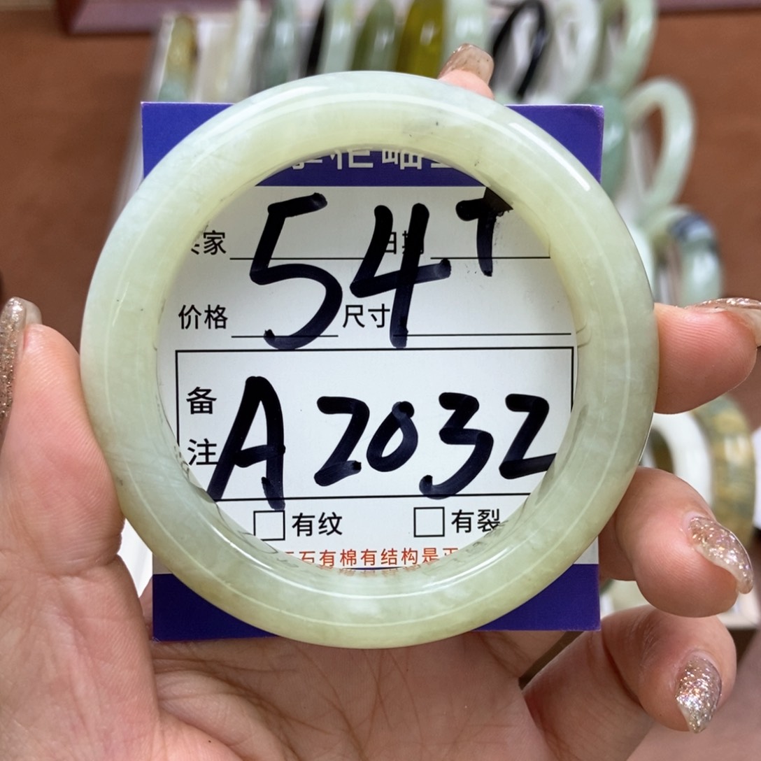岫玉手镯手镯未镶嵌