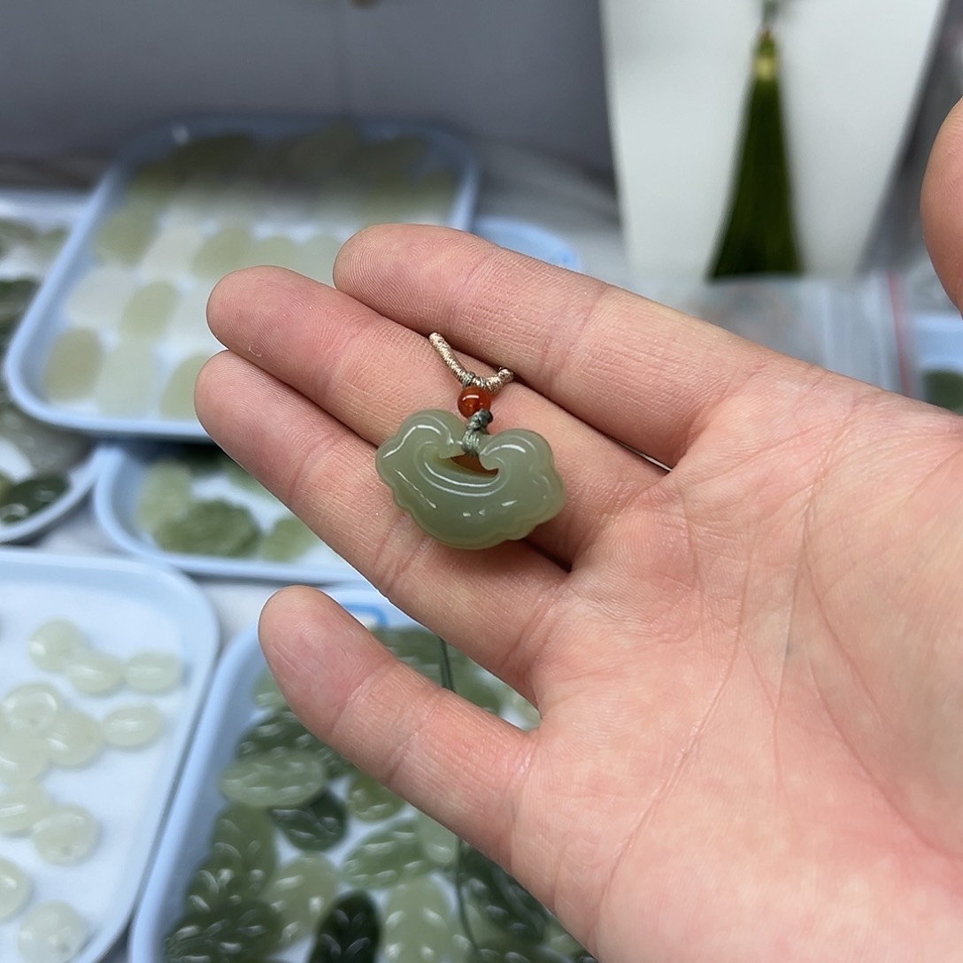 和田玉（糖玉）颈饰未镶嵌