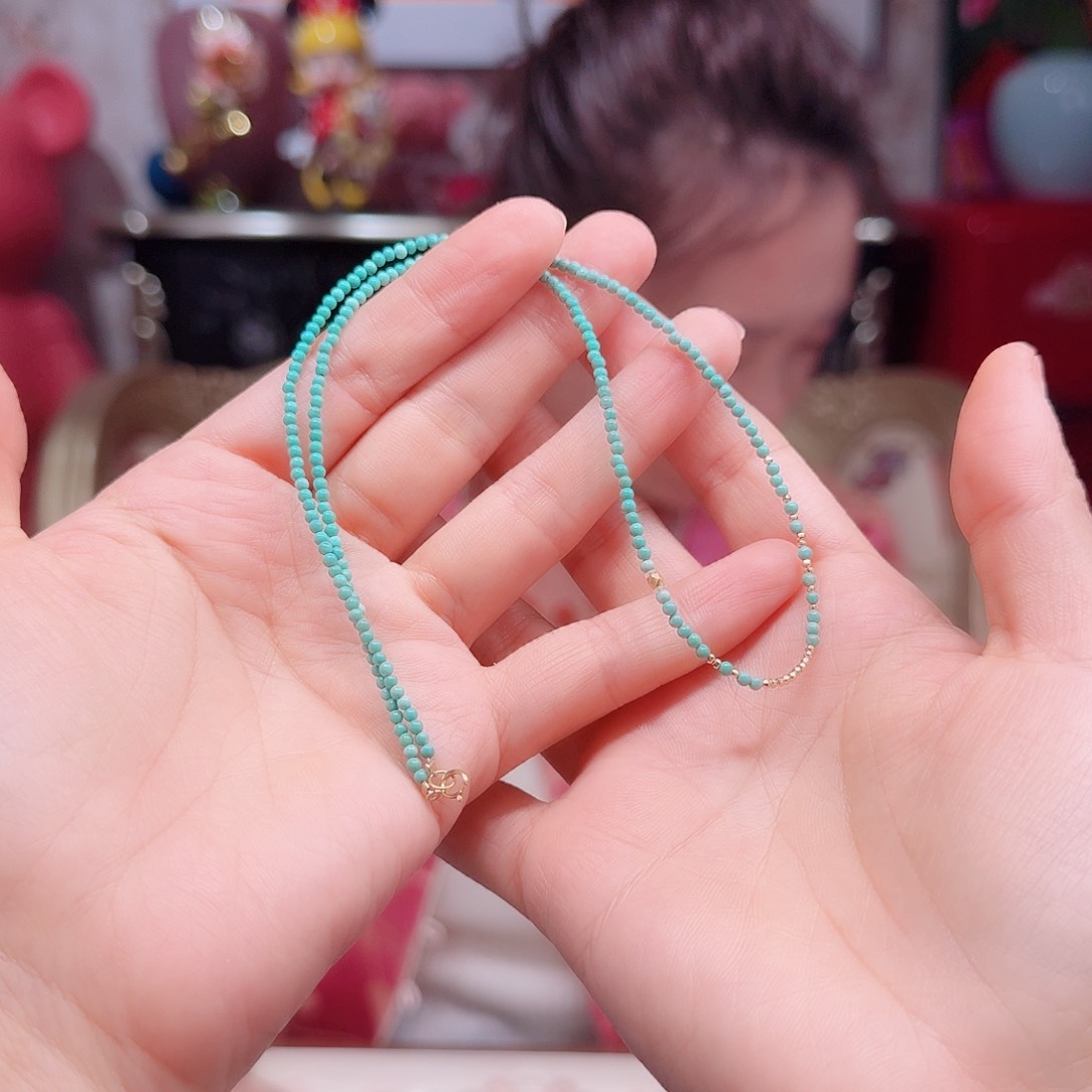 绿松石颈饰未镶嵌肖****?项链