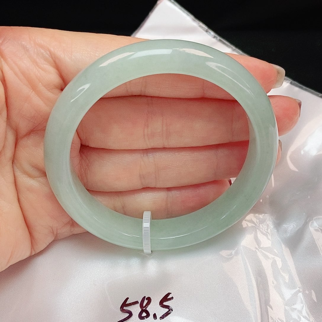 翡翠手镯未镶嵌正