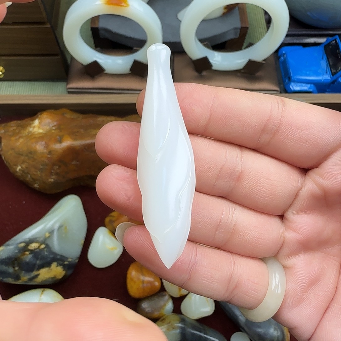 和田玉（白玉）未镶嵌颈饰俄料白玉兰吊坠