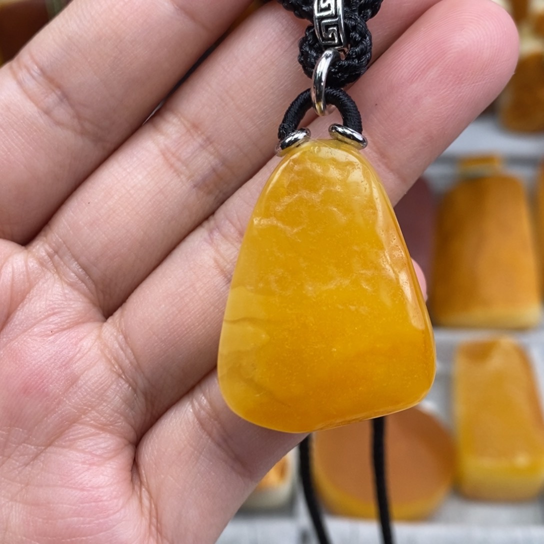 琥珀吊坠(赠链)未镶嵌