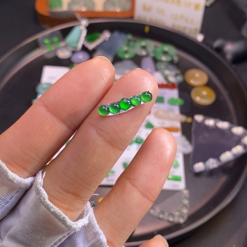 【闪购商品】翡翠挂件未镶嵌蛋