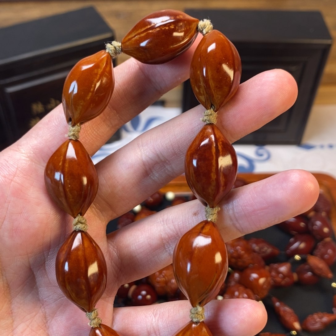 橄榄核把件铁素铁素