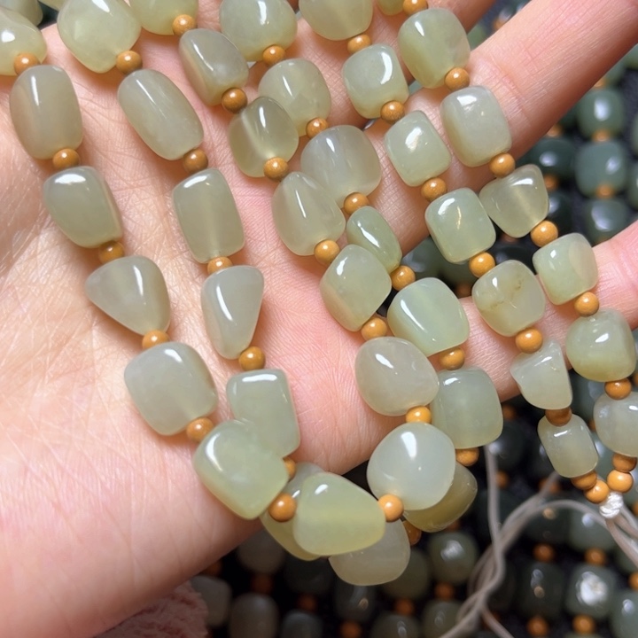 和田玉颈饰未镶嵌