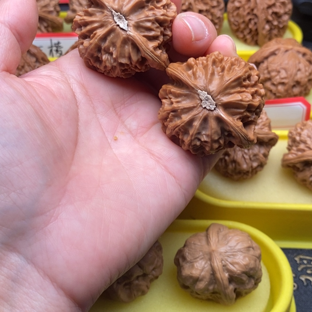 ****）文玩核桃吊坠宫灯