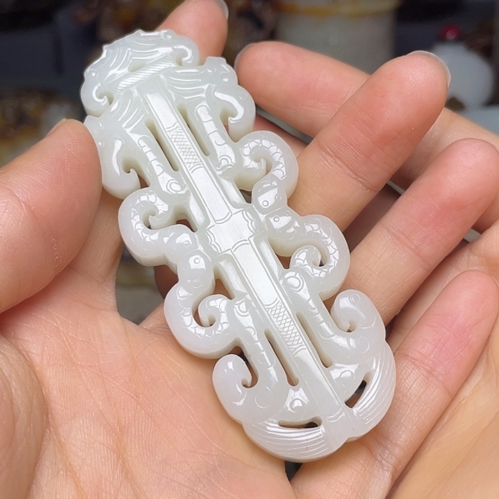 解***走和田玉未镶嵌挂件