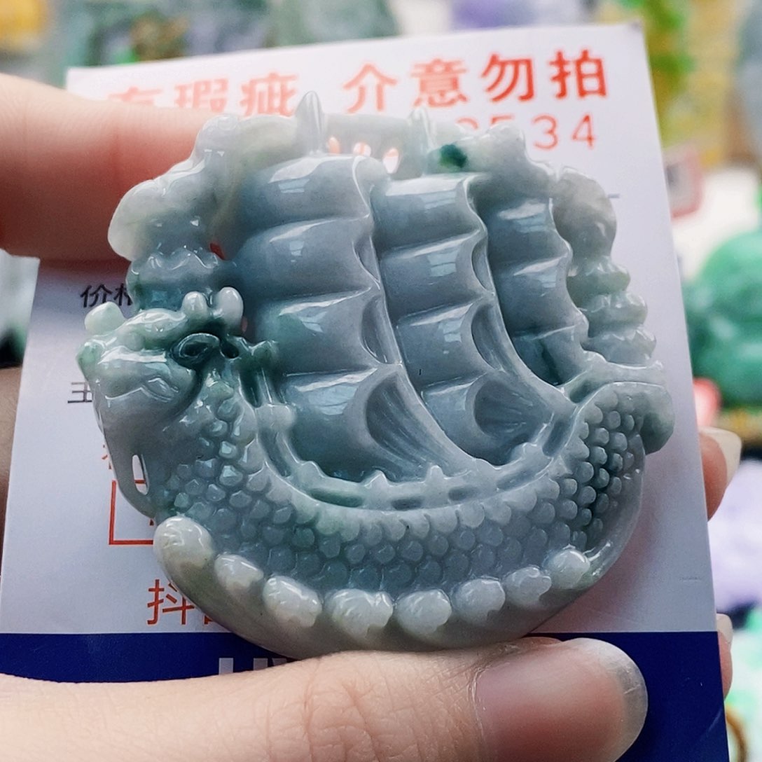 吊坠(不含链)未镶嵌翡翠