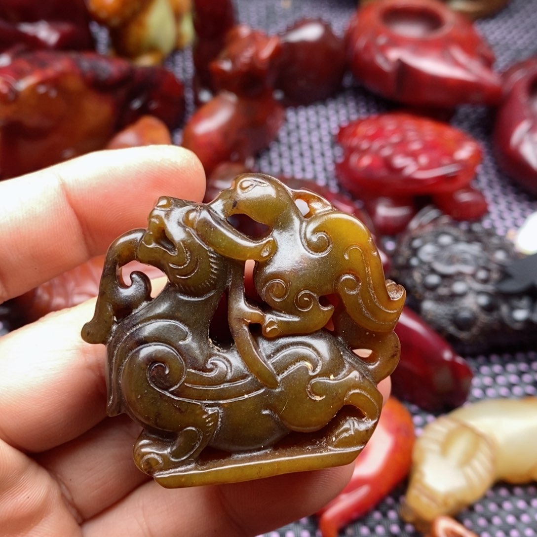 蛇纹石玉颈饰未镶嵌