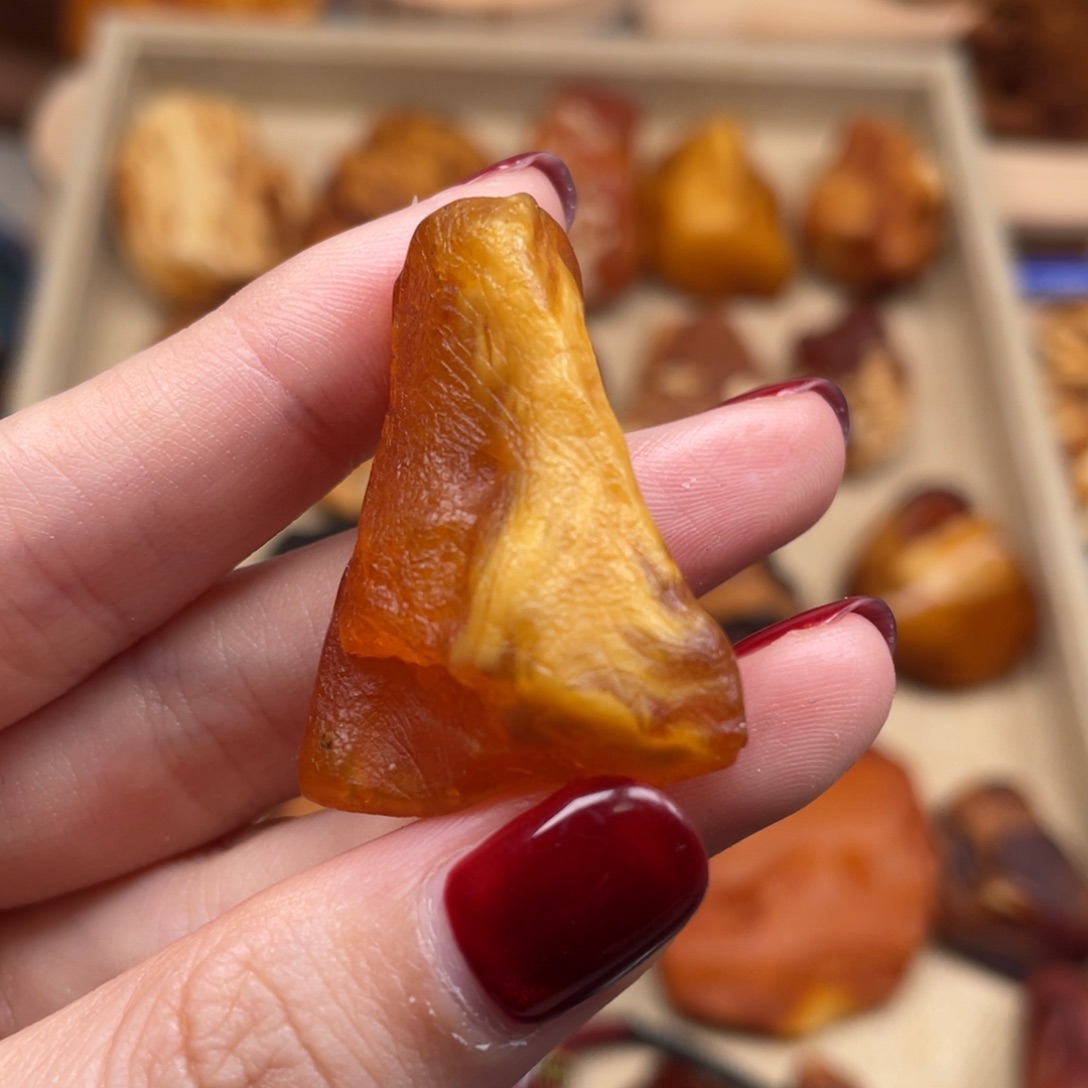 琥珀未镶嵌珠宝奇石