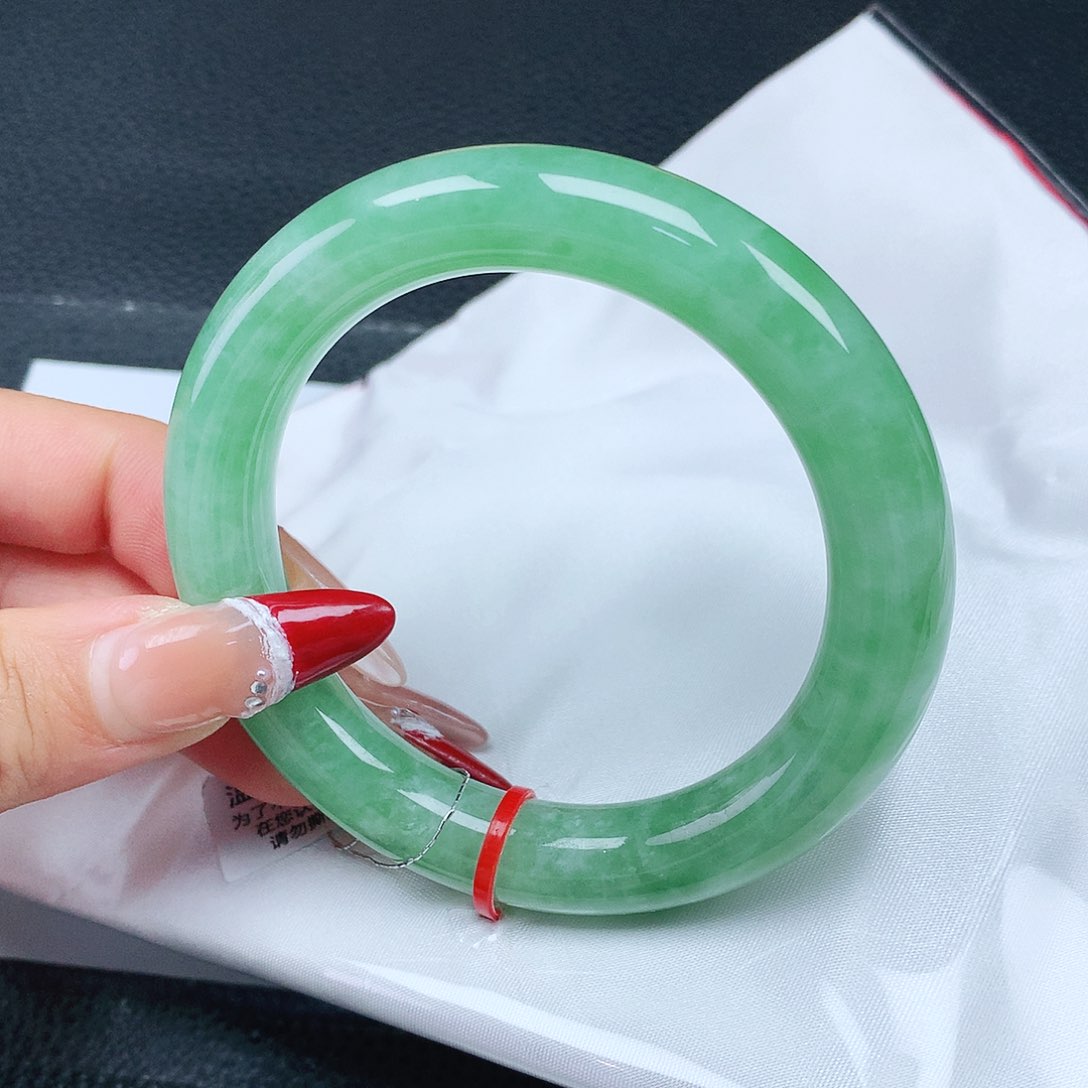 翡翠手镯未镶嵌56胖