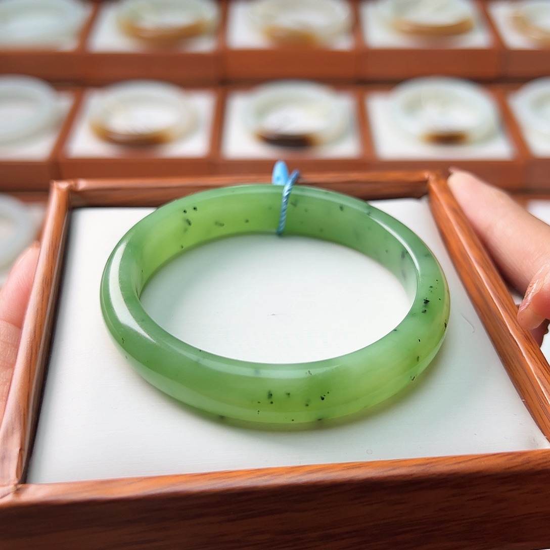 和田玉手镯未镶嵌56