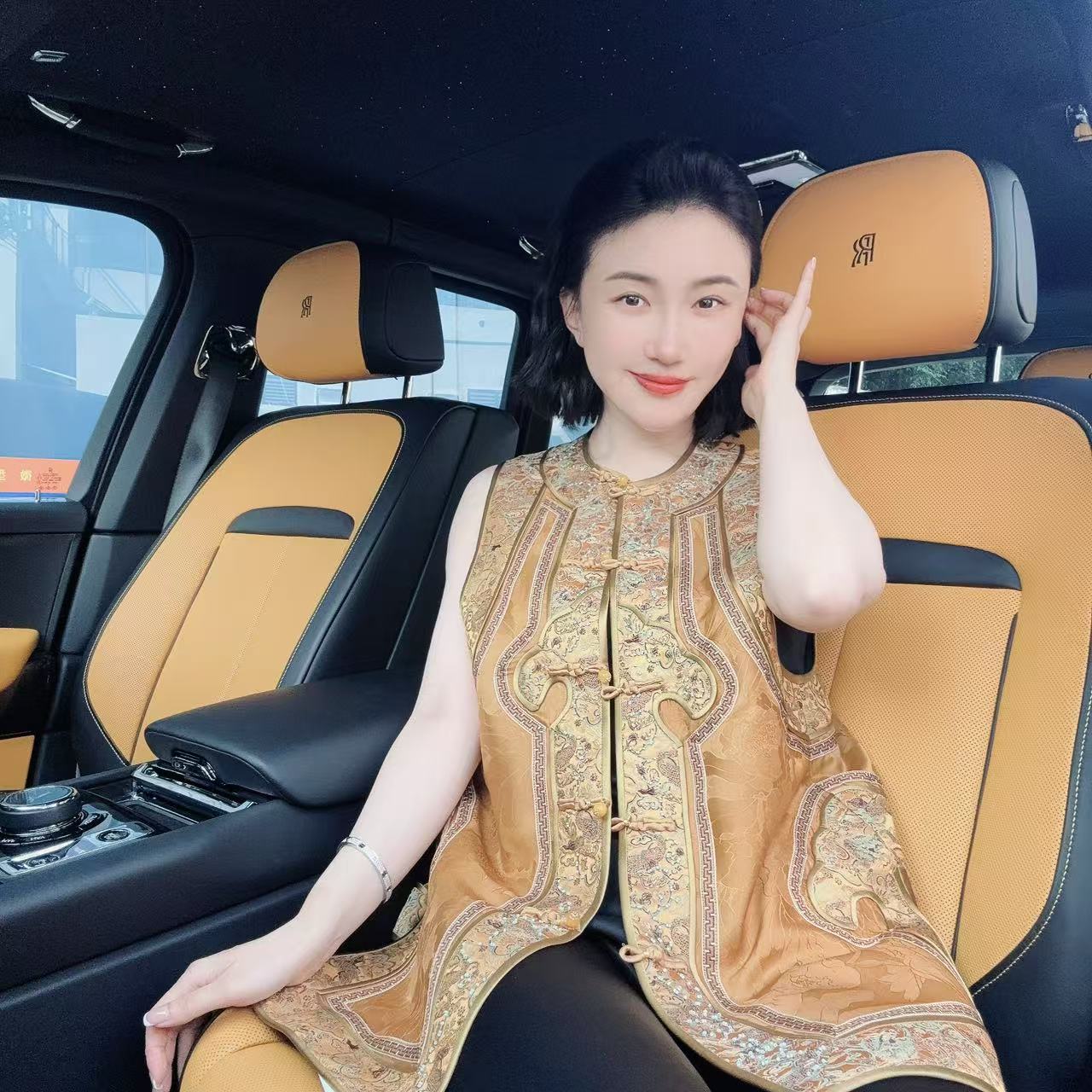 Betty Bairn【翩若金鸿 · 香云纱】老料桑蚕丝刺绣马甲25B-BW9693