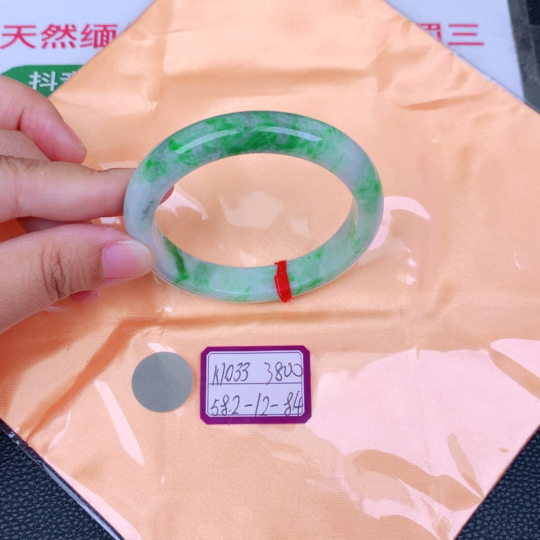 翡翠手镯未镶嵌缅甸翡翠