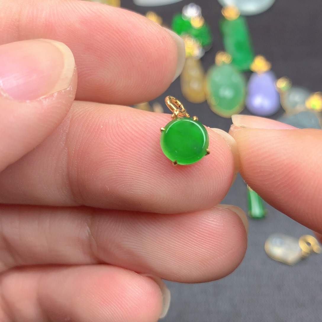 【闪购商品】颈饰18K金镶嵌翡翠翡翠