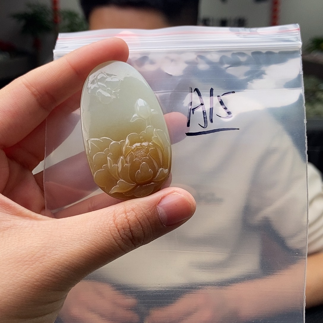 和田玉颜色多样性发拍一发一未镶嵌