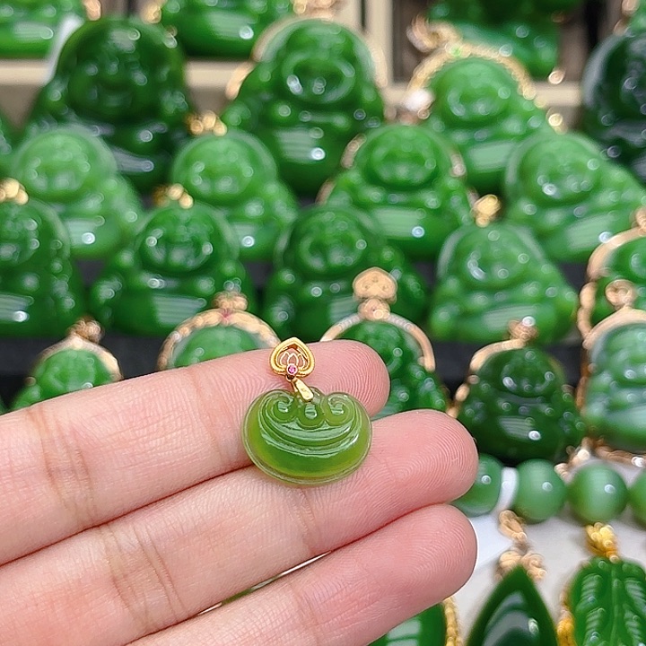 和田玉（碧玉）颈饰18K金镶嵌