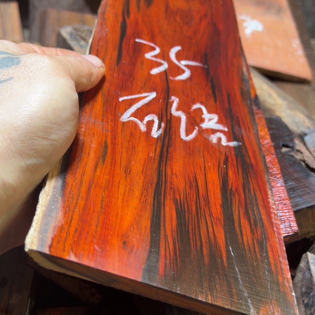 石***语交趾黄檀（大红酸枝）