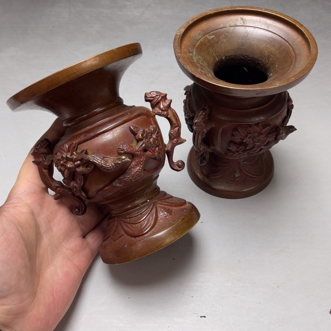 瓷片密密麻麻地排列着一