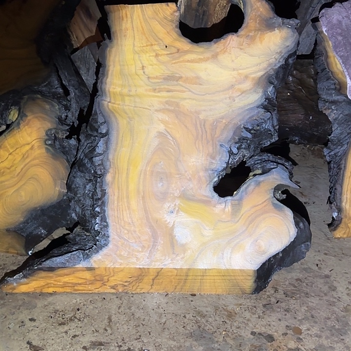 林***云金丝楠木原料摆件