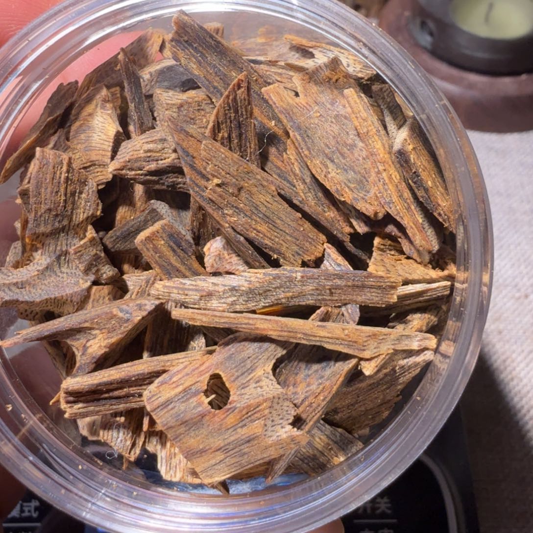 沉香沉香碎屑金沙叶沉水树心片油54克