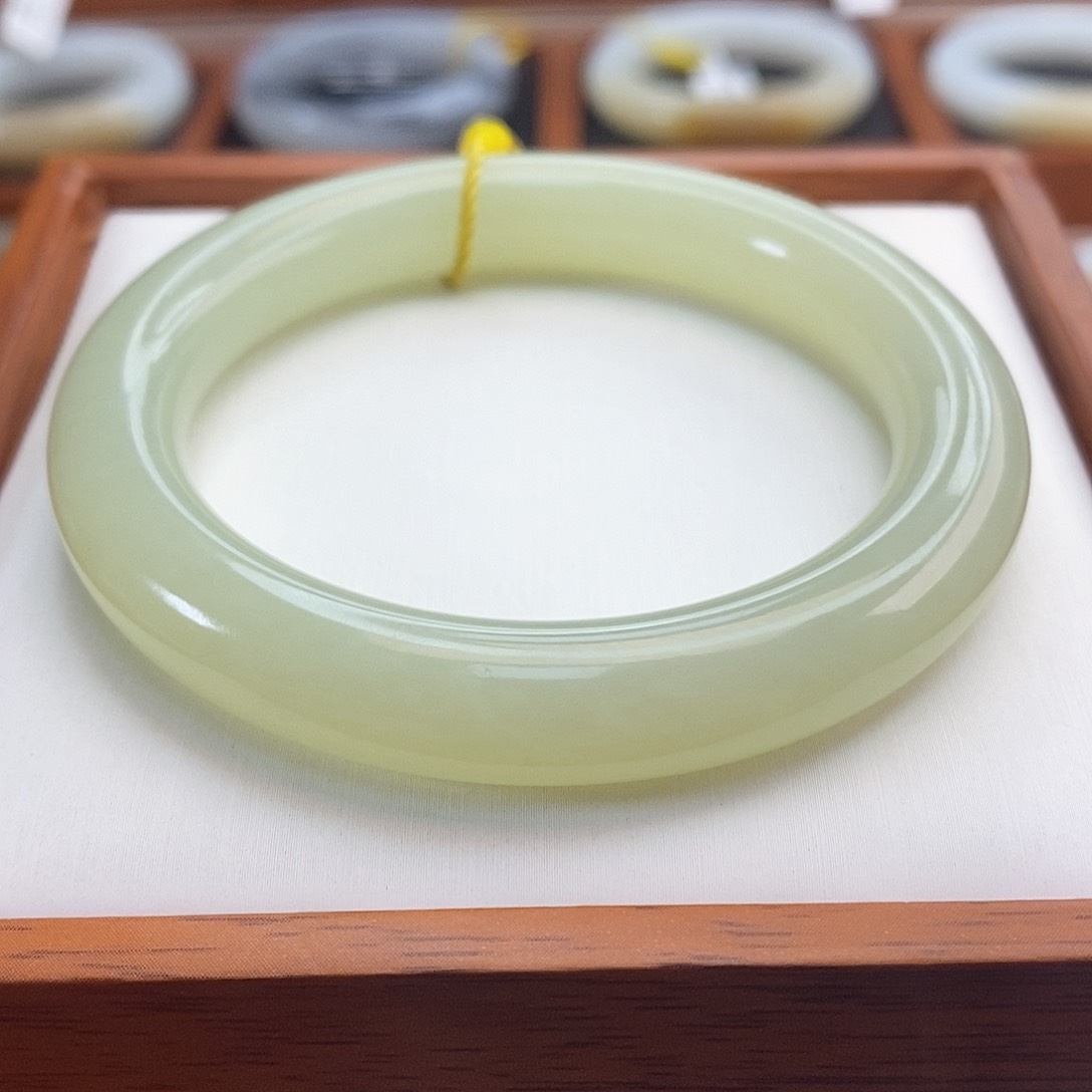 和田玉（黄玉）手镯未镶嵌