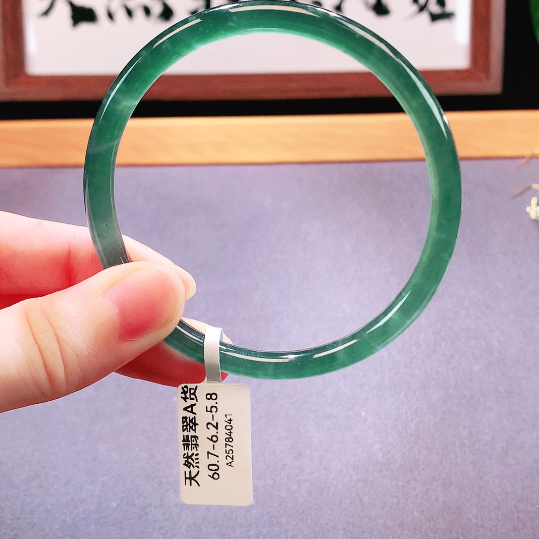 翡翠手镯未镶嵌天然翡翠